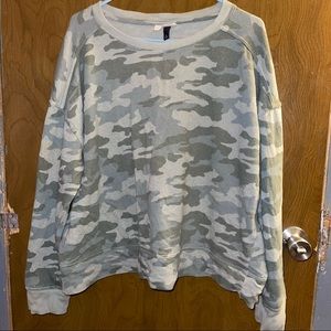 Universal thread camo sweater